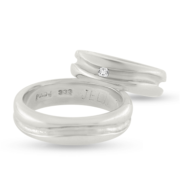 Vielses & Forlovelses ringe, i d- ring 1 brill. 0,05 w/vs.,  5,9*2,3 mm. 925 s.