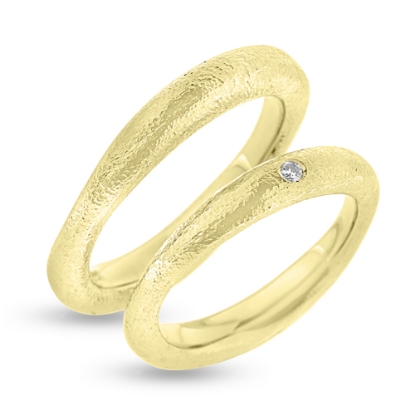 Billede af Forlovelsesringe, massiv 'bølget' hmf overflade, D-ring brill. 0,03 w/vs. 14 kt.