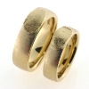 Billede af 1 par vielsesringe med afstøbning af fingeraftryk (fingeraftegning) 14 kt.