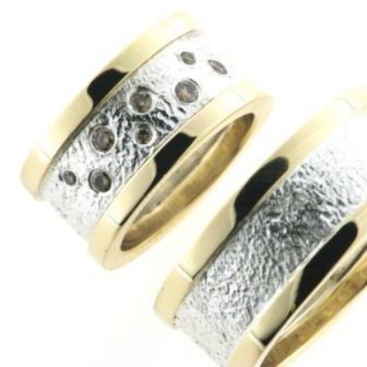 Billede af Ringe 14 kt. + sølv, bredde 10 mm., i damering 8 brill. coffee a 0,02 - 0,03 - 0,04 ct.