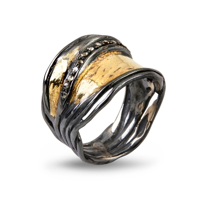 Billede af By Birdie Nebula Pavé Slim ring sort rhodineret sølv m.14kt guldpynt og m. ialt 0,25 ct diamanter str. 56