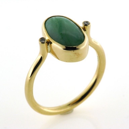 Billede af Ring med Kina jade og 2 brillanter 14 kt.