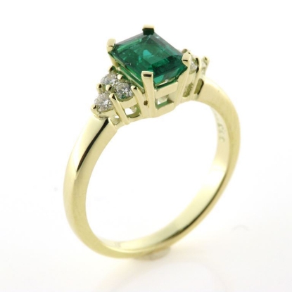 Billede af Ring med smaragd og 6 brillanter a 0,04 w/vs.  14 kt.
