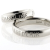 Billede af 1 par ringe, med 3 navne fræset ned i skinne (udvendig gravering) 14 kt. hvg.
