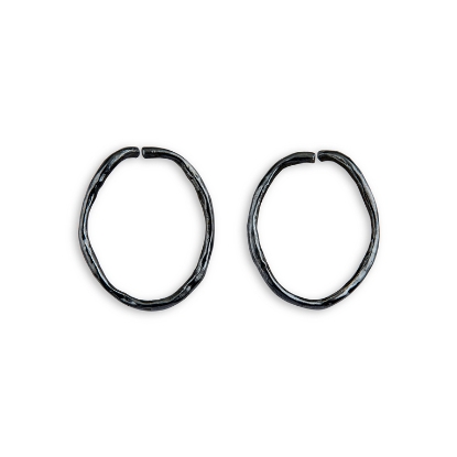 Billede af By Birdie Esmerelda Silver ørestikkere sort rhodineret sølv