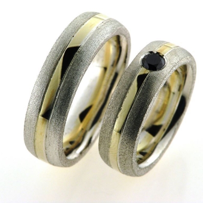 Billede af 1 par vielsesringe, damering fattet sort brill. 0,20 ct.  925s og 18 kt.