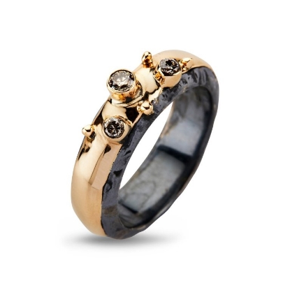 Billede af By Birdie Hamilton-3 ring sort rhodineret sølv m.14kt og 0,20ct. brillanter (str. 52-60)