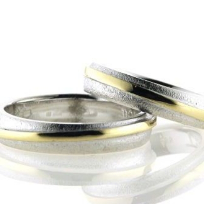 Billede af Ring med bånd, 3 brill. a 0,01 w/vs. br. 4,6 mm., 14 kt. hvg. 