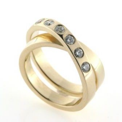 Billede af Dobbelt ring med 7 brill. a 0,10 ct. w/vs 14 kt.