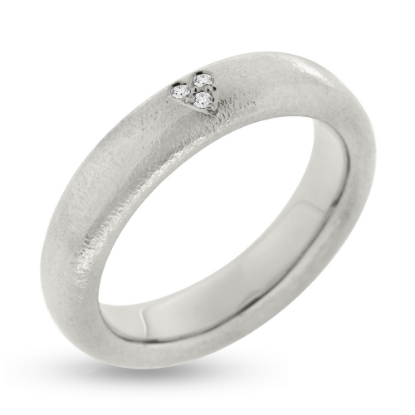 Billede af Ring med 3 * 0,01 w/vs. i hjerte 14 kt. hvg.