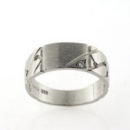 Billede af Herrering massiv lukket bund, plade 7,2*11,0mm 14kt hvg. m. brill. 0,03 w/vs.
