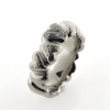 Billede af Ring hjerter (hjertering) hamret overflade, 1. hjerte fattet med 12 brill. 14 kt. hvg.