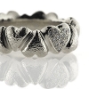 Billede af Ring hjerter (hjertering) hamret overflade, 1. hjerte fattet med 12 brill. 14 kt. hvg.