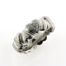 Billede af Ring hjerter (hjertering) hamret overflade, 1. hjerte fattet med 12 brill. 14 kt. hvg.