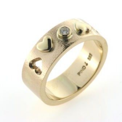 Billede af Ring, 2 massive hjerter, 2 udsavede hjerter, brill. 0,05 w/vs. 14 kt.