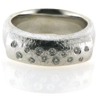 Billede af 5 brill. fattet i gnidefatning(forrivning) 3*0,01-1*0,02-1*0,03 ct. w/vs. + ring rhod.,evt. fattet ifusionsring