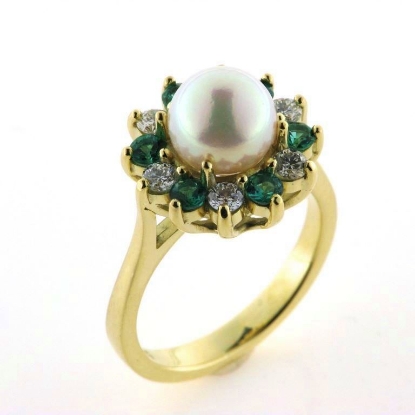 Billede af Rosetring med sv. perle 8-8½ mm., 6 brill. a 0,07 w/si 0g 6 smarg. a 0,08 ct., 14 kt. 