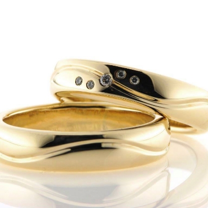 Billede af 1 par vielsesringe stribe, isat 5 brillanter 8 kt.