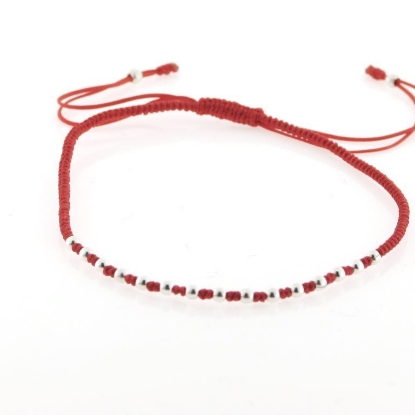 Billede af Classic by Pind Colorful ,knyttet armbånd rød med sølv kugler 