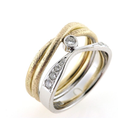 Billede af Dobbelt ring 2 farvet guld, 9 brillanter 14 kt. + 14 kt. hvg.