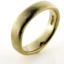 Billede af Ring hamret overflade 14 kt. (ring st.60-69)