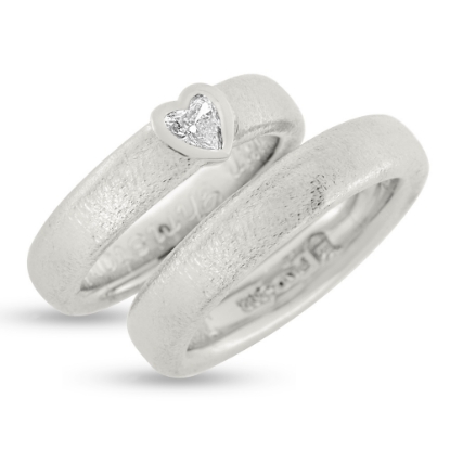 Billede af Vielses & Forlovelses ringe, 1 dia. hjerte slib 0,25 tw/vvs. 14 kt. hvg.