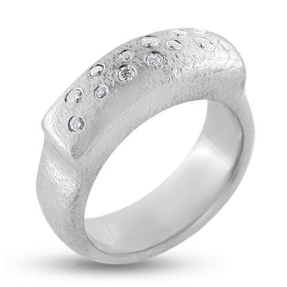 Billede af Ring "Heavy King" m. 13 brill. a 5*0,01-4*0,02-4*0,03 w/vs.14 kt hvg.