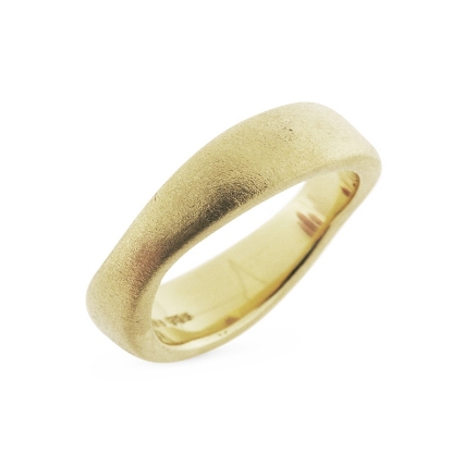 Billede af Ring bølget, massiv  925s. forgyldt (forgyldning vil blive slidt af ved brug !)