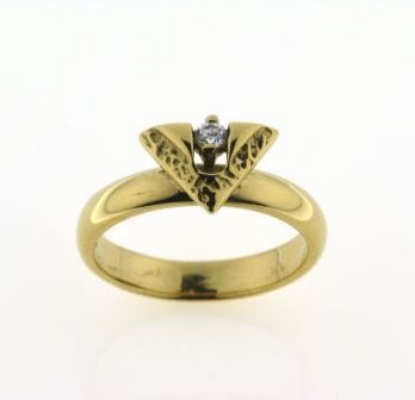 Billede af Ring, trekantet pynt. syn. sten 14 kt.