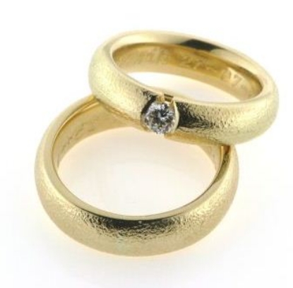 Billede af 1 par ringe, damering med brill. 0,22 tw/vvs. 14 kt.