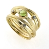 Billede af Ring med guldtråde fattet med peridot og 3 brill. 14 kt. (Trådring)
