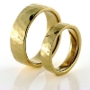 Billede af 1 par vielsesringe hamret 14 kt. facon + 20,1 gr. (prisen er excl. guld)