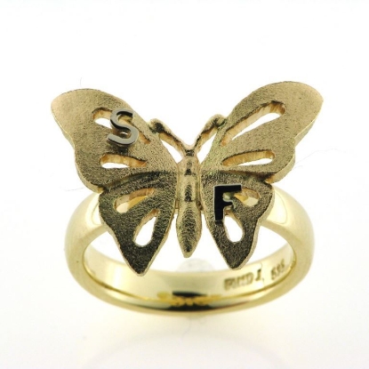 Billede af Ring med sommerfugl og 2 bogstaver 14 kt.