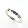 Billede af Alliancering 5* 0,04 black, 925s.  (br. 2,9-tk. 1,9 mm.)