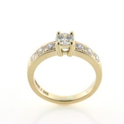 Billede af Ring med brillanter, 0,41 w/vs. + 6 stk. 0,07 w/vs.  14 kt. 4,1 gr.