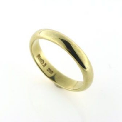 Billede af Ring halvrund profil, br. 3,5 mm. tk. 1,5 mm. 8 kt.  (str. max. 59)