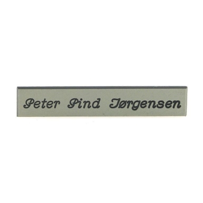 Billede af Navneskilt plade, sølv med sort skrift, 55*10 mm.