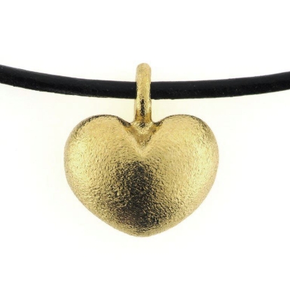 Billede af Vedhæng hjerte, massivt,  hj. 11,5 mm. br. 14,5 mm. 925s forgyldt  Sand (forgyldning vil blive slidt af ved dagligt brug !)