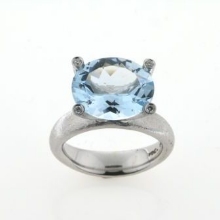 Billede af Ring fattet med akvamarin 14*12 mm. + 4 brill. a 0,015 ct. w/vs. 14 kt. hvg.
