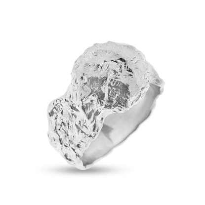 Billede af Ring råsølv rund topplade, rå struktur, br. top 11,8 mm.