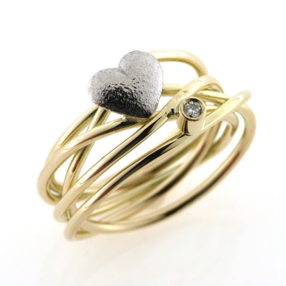 Billede af Ring med guldtråde, hjerte hvg., brill. 0,03 w/vs. 14 kt. (Trådring)