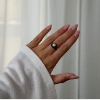 Billede af By Birdie Urban Harlem Buds Perle ring sort rhodineret sølv m.14 kt guldpynt og ferskvandsperle + 0,05 ct. diamant (str. 57)