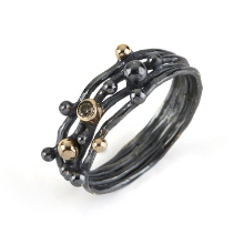 Billede af By Birdie Urban Harlem Buds-4 ring sort rhodineret sølv m.14kt m. 0,05 ct brillant str. 59