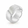 Billede af Ring bølget med felter, massiv, br. 9,5 mm. 14 kt. hvg.