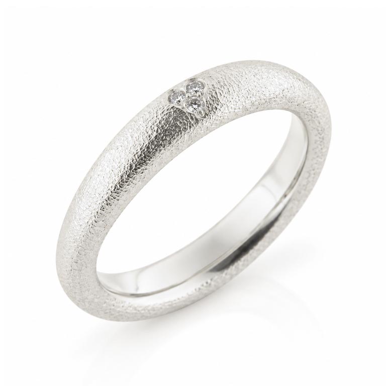 Billede af Ring bølget 3* 0,01 w/vs. fatte i hjertefacon 14 kt. hvg.