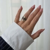 Billede af By Birdie Benedict Golden ring sort rhodineret sølv m.18kt og 0,06 ct diamant (str. 52-60)