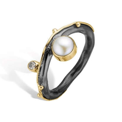 Billede af By Birdie Louise Perle ring sort rhodineret sølv m.14 kt. og 0,03ct. diamant + ferskvandsperle (str. 52-60)