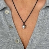Billede af By Birdie Urban Leaf Drop Pearl vedhæng sort rhodineret sølv m.14kt. guld + perle