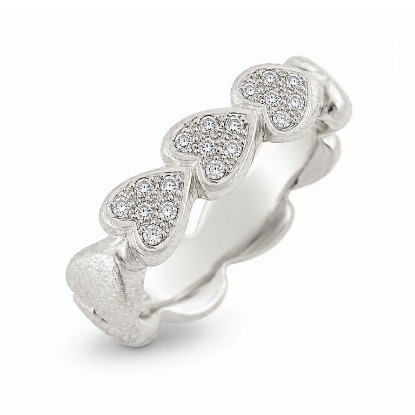 Billede af Ring hjerter, isat 3* 6 brill. i 3 hjerte, pavé fattet, 18*0,01 w/vs 14 kt. hvg. (hjertering)