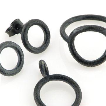 Sølv oxyd Smykkesæt Circles 15 mm., Ring, Vedh. & Ørestik, 925s (overflade sand)